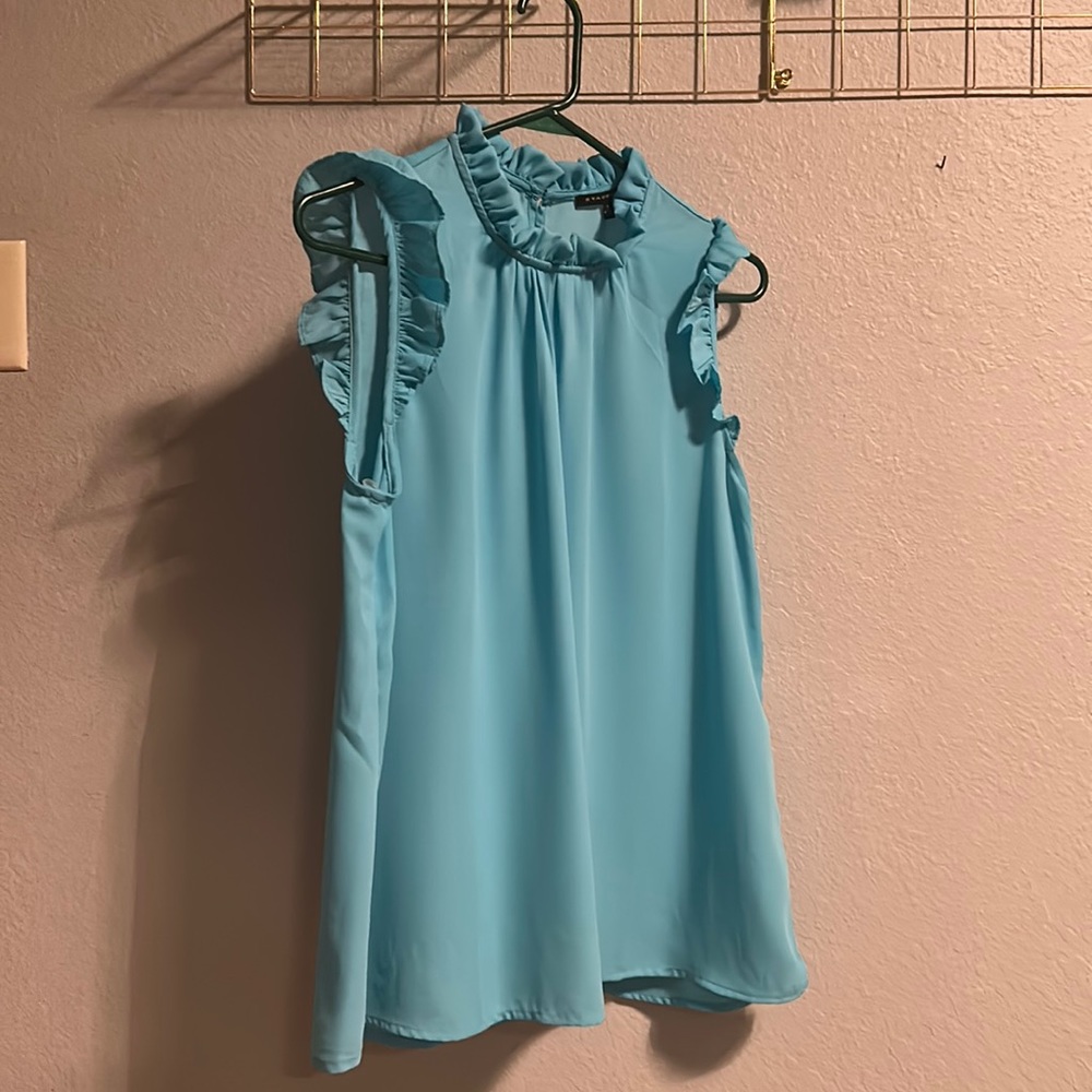 Never worn, cute sleeveless blouse